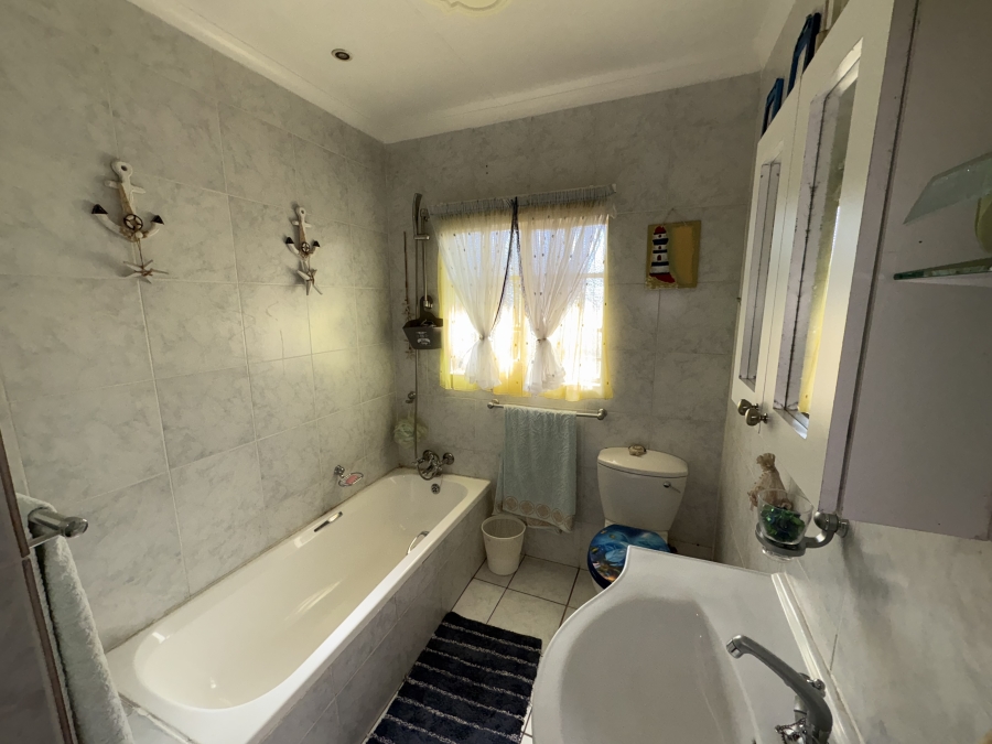4 Bedroom Property for Sale in Heuwelsig North West